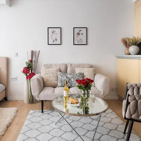 Comfortable Air-Conditioned 2-Bedroom Apartament 1 Km To Central Station Metro Bus Tram Warsaw Exterior photo