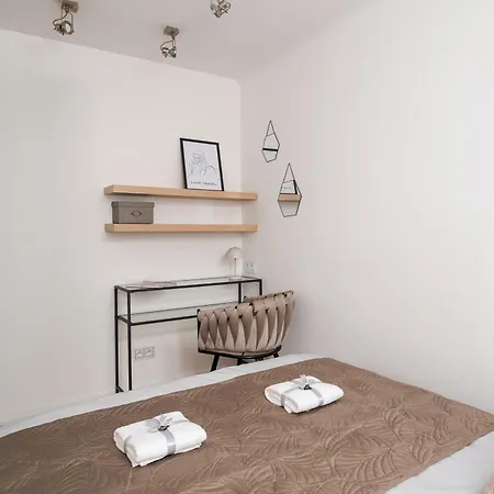 Comfortable Air-Conditioned 2-Bedroom Apartament 1 Km To Central Station Metro Bus Tram Warsaw Exterior photo