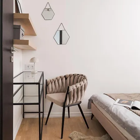 Comfortable Air-Conditioned 2-Bedroom Apartament 1 Km To Central Station Metro Bus Tram Warsaw Exterior photo