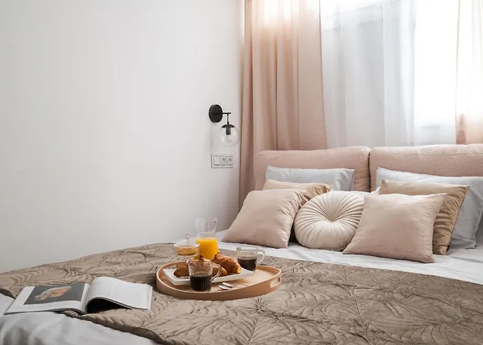 Comfortable Air-Conditioned 2-Bedroom Apartament 1 Km To Central Station Metro Bus Tram