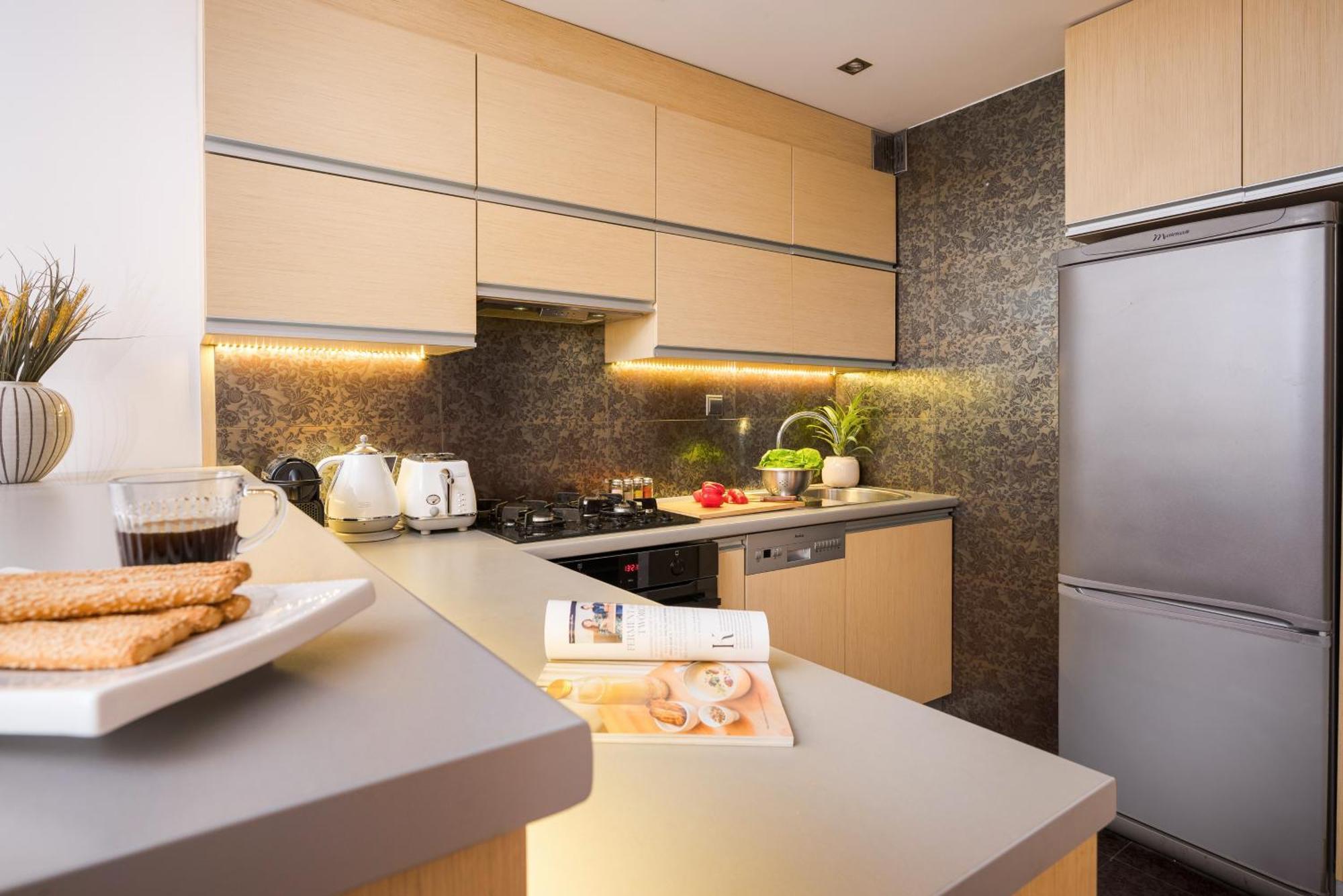 Comfortable Air-Conditioned 2-Bedroom Apartament 1 Km To Central Station Metro Bus Tram Warsaw