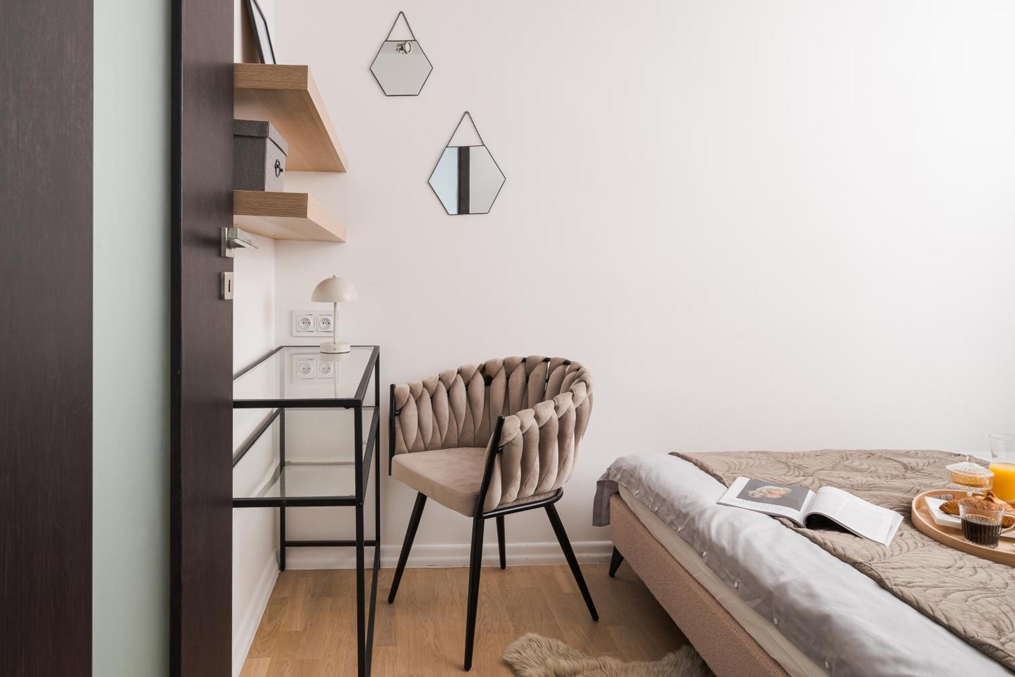 Apartment Comfortable Air-Conditioned 2-Bedroom Apartament 1 Km To Central Station Metro Bus Tram Warsaw
