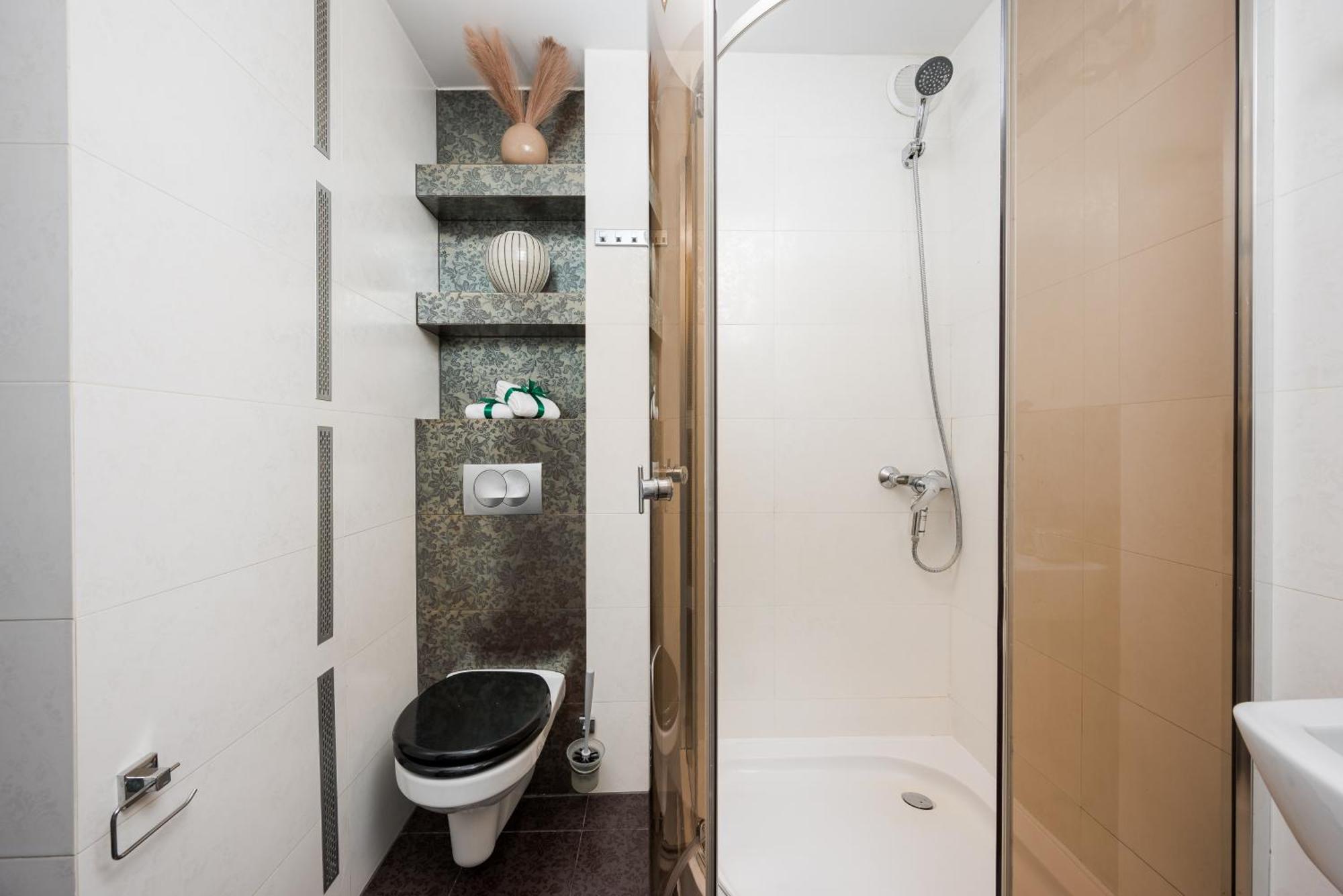 Comfortable Air-Conditioned 2-Bedroom Apartament 1 Km To Central Station Metro Bus Tram