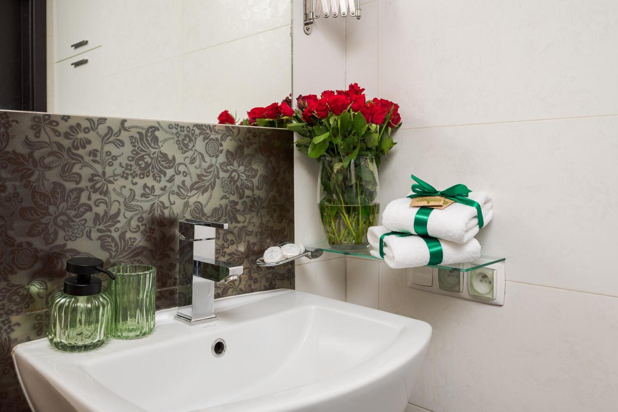 Apartment Comfortable Air-Conditioned 2-Bedroom Apartament 1 Km To Central Station Metro Bus Tram Warsaw