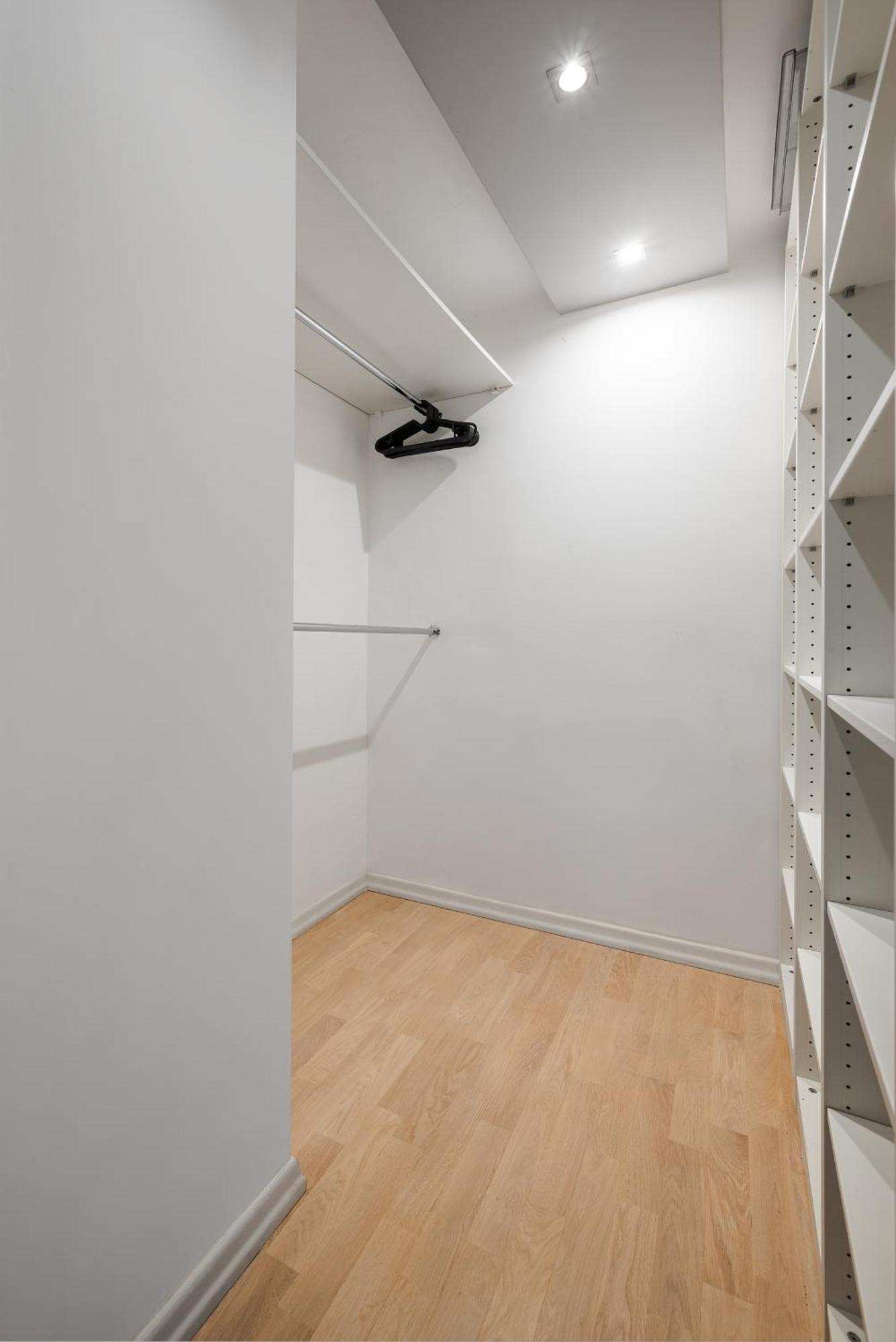 Comfortable Air-Conditioned 2-Bedroom Apartament 1 Km To Central Station Metro Bus Tram *
