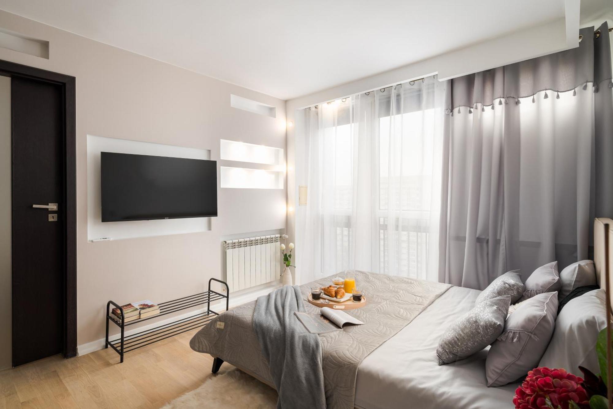 Comfortable Air-Conditioned 2-Bedroom Apartament 1 Km To Central Station Metro Bus Tram