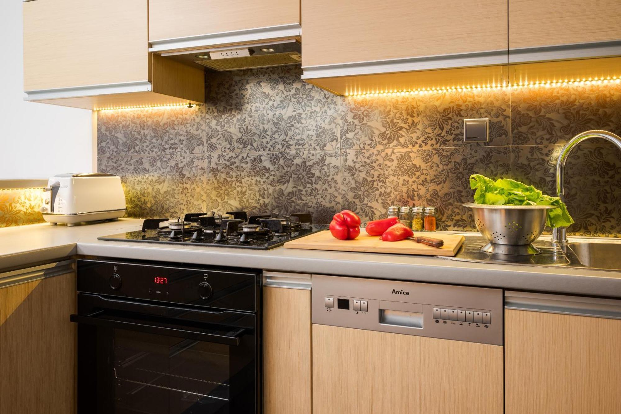 Comfortable Air-Conditioned 2-Bedroom Apartament 1 Km To Central Station Metro Bus Tram Apartment